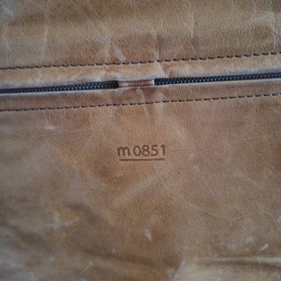 M0851 Leather Crossbody Laptop Bag - Picture 3 of 14